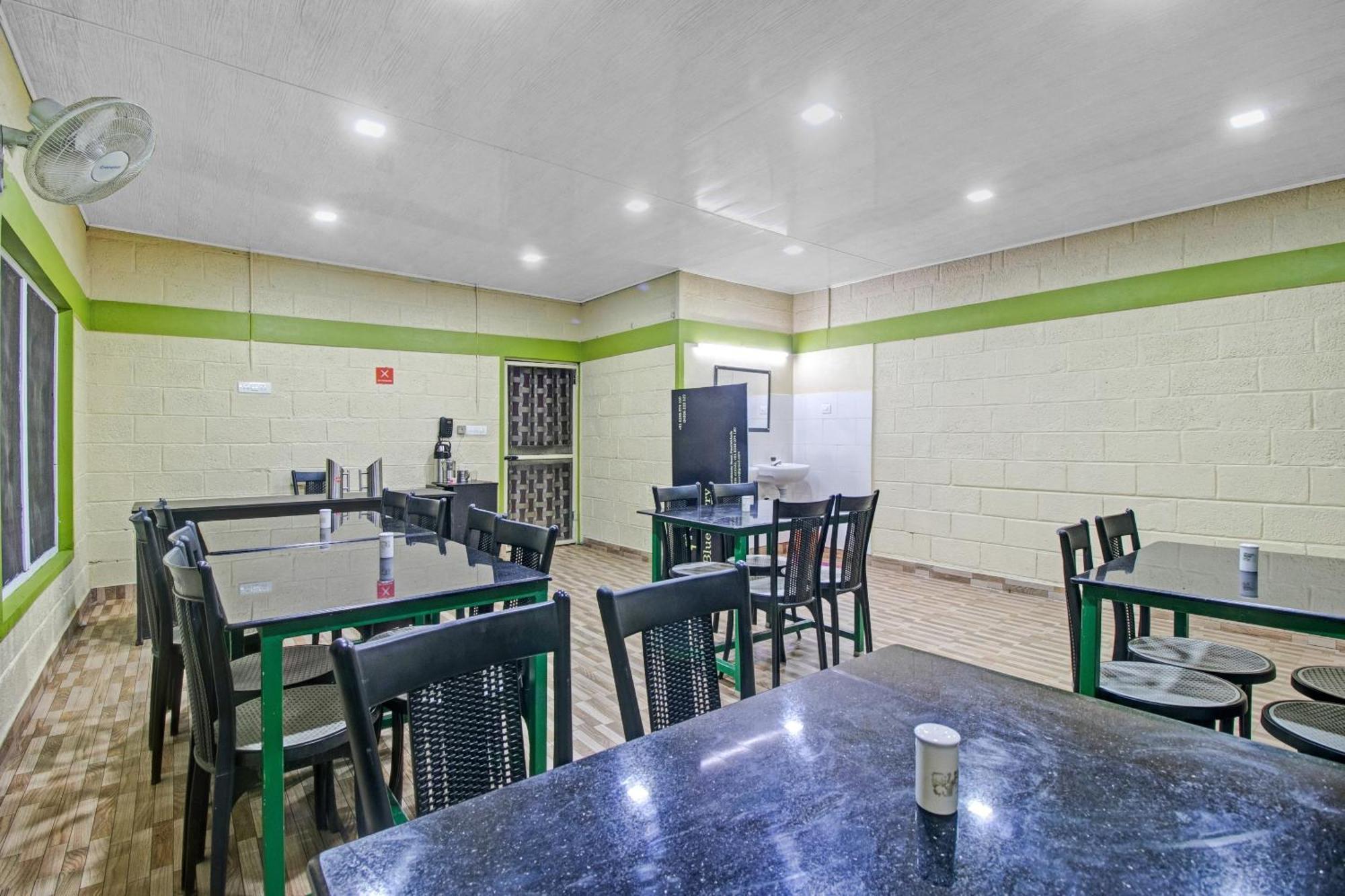 Super Capital O Pop Tavern Kazhakkottam Vettutura Bagian luar foto