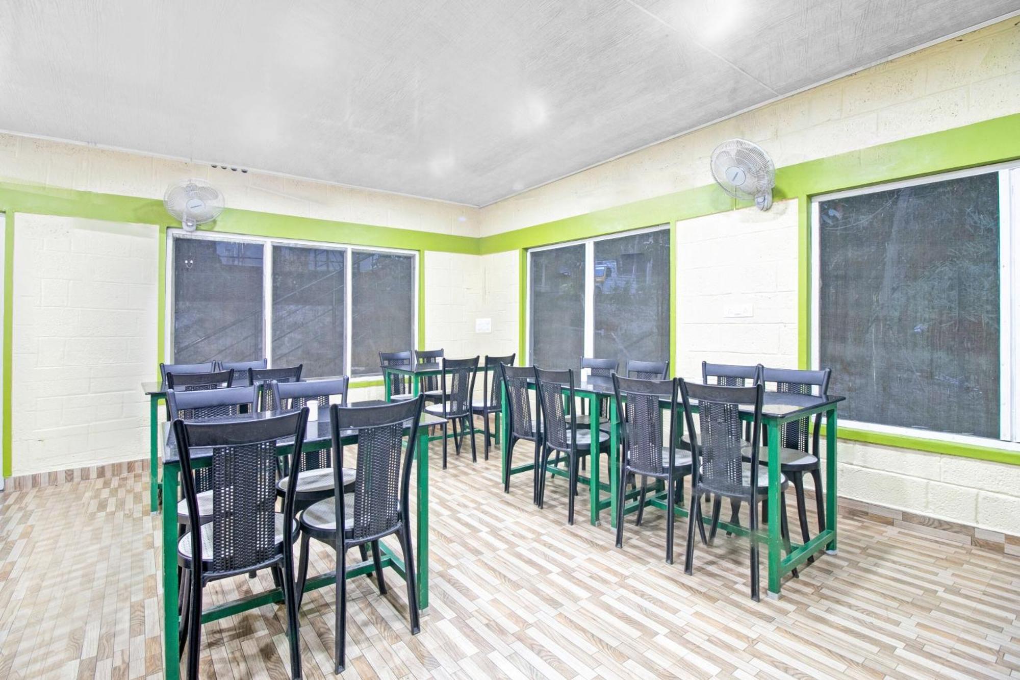 Super Capital O Pop Tavern Kazhakkottam Vettutura Bagian luar foto